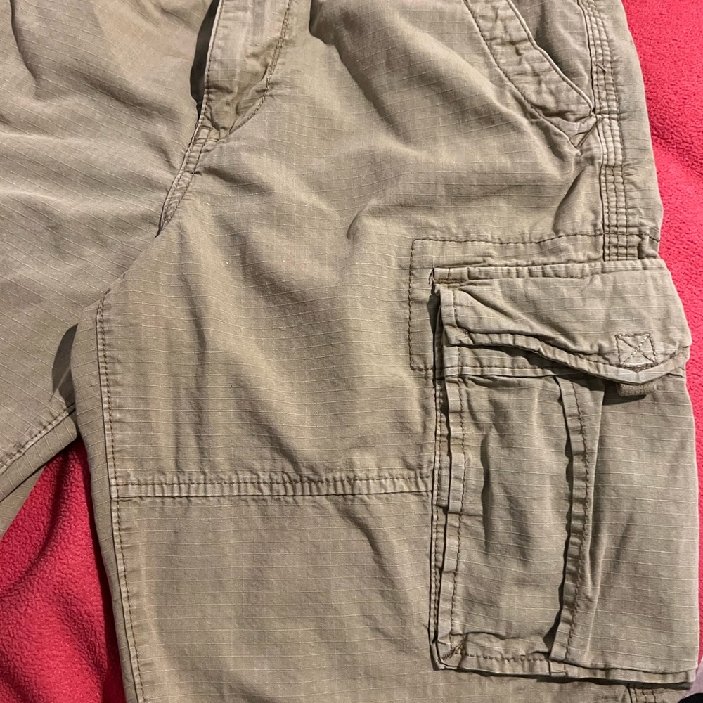 Mens American Eagle size 30 Cargo Shorts Khaki